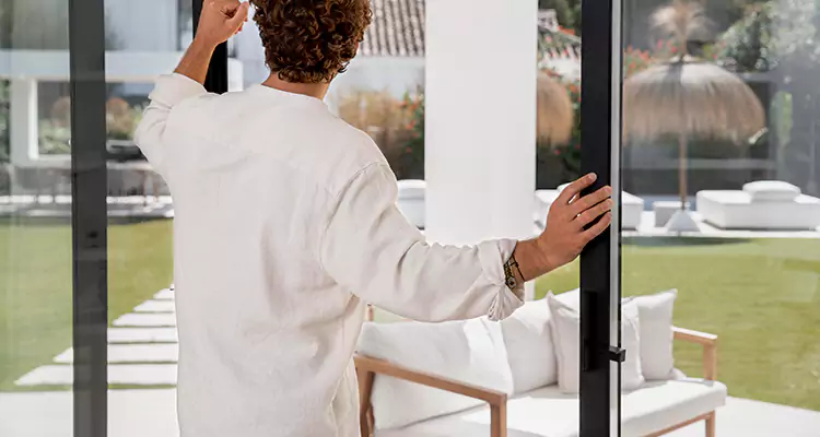 Sliding Screen Door Maintenance for Closing Issues in Winter Haven, FL